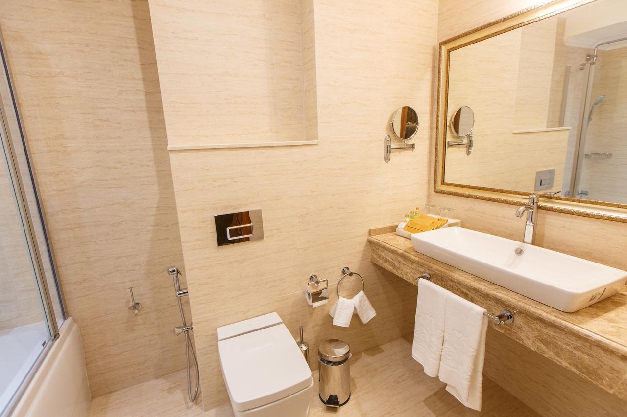 Sultan Palace Hotel أتيراو المظهر الخارجي الصورة Bathroom