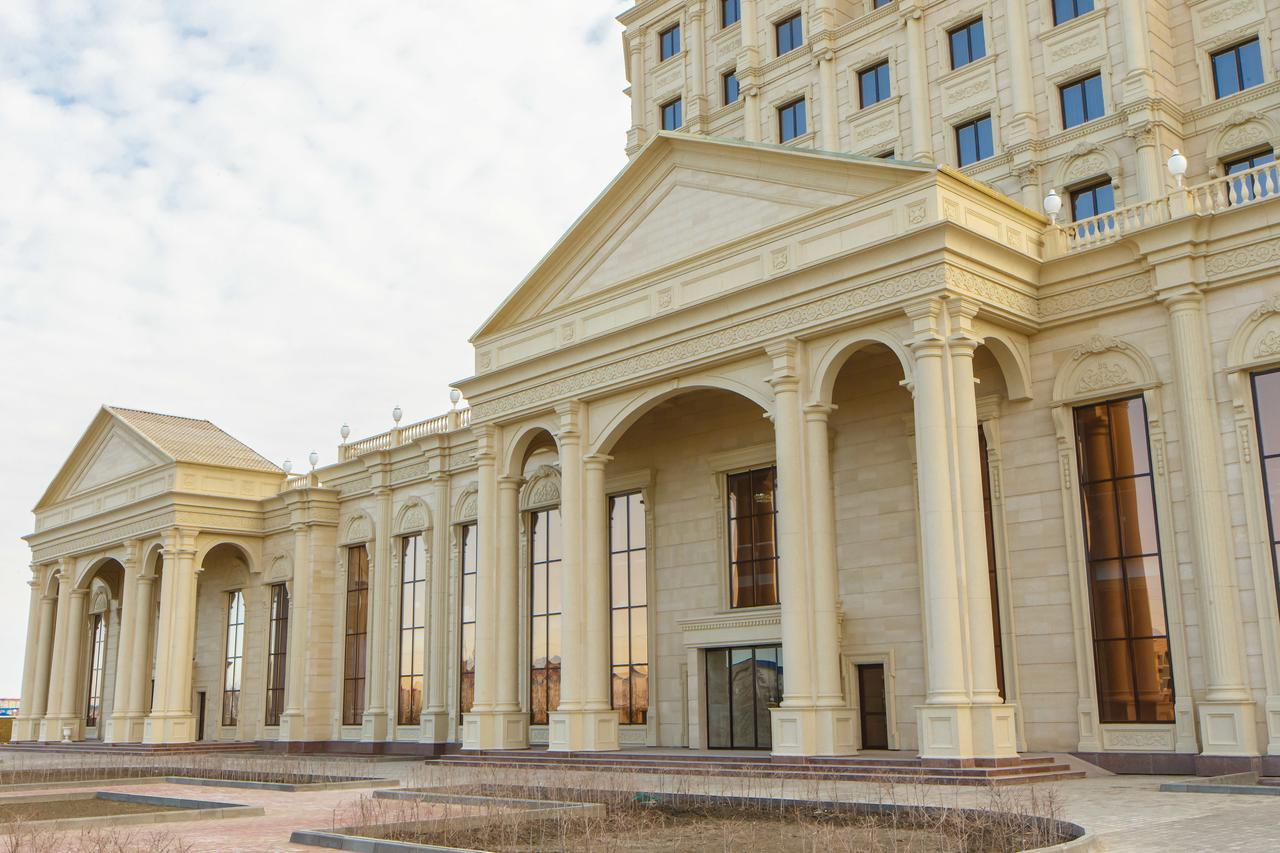 Sultan Palace Hotel أتيراو المظهر الخارجي الصورة The main entrance of the university