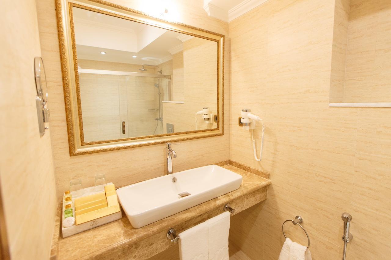 Sultan Palace Hotel أتيراو المظهر الخارجي الصورة Bathroom