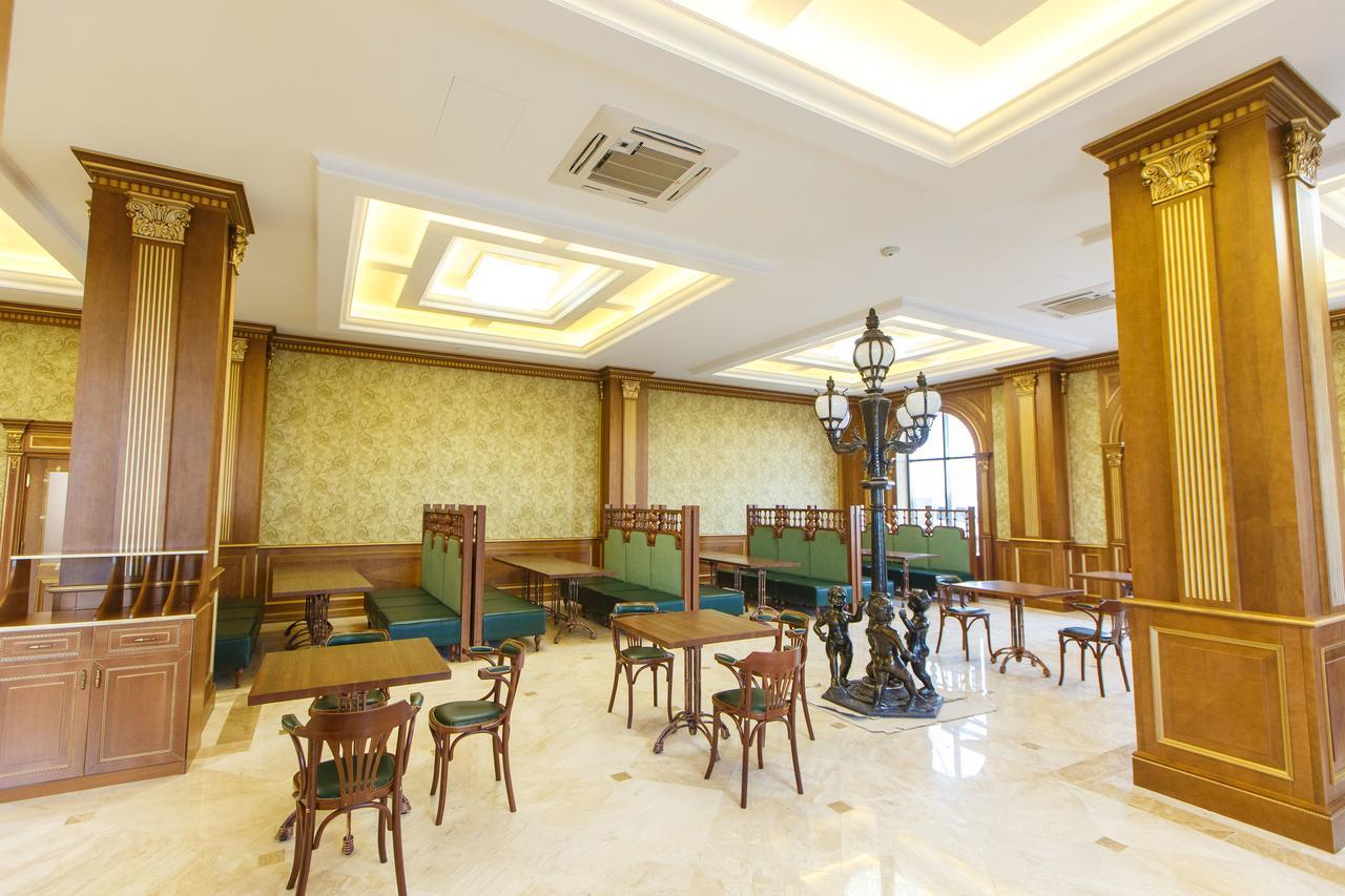 Sultan Palace Hotel أتيراو المظهر الخارجي الصورة The interior of the restaurant