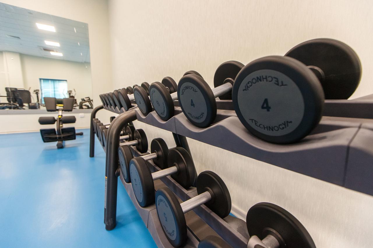 Sultan Palace Hotel أتيراو المظهر الخارجي الصورة Dumbbells on a rack