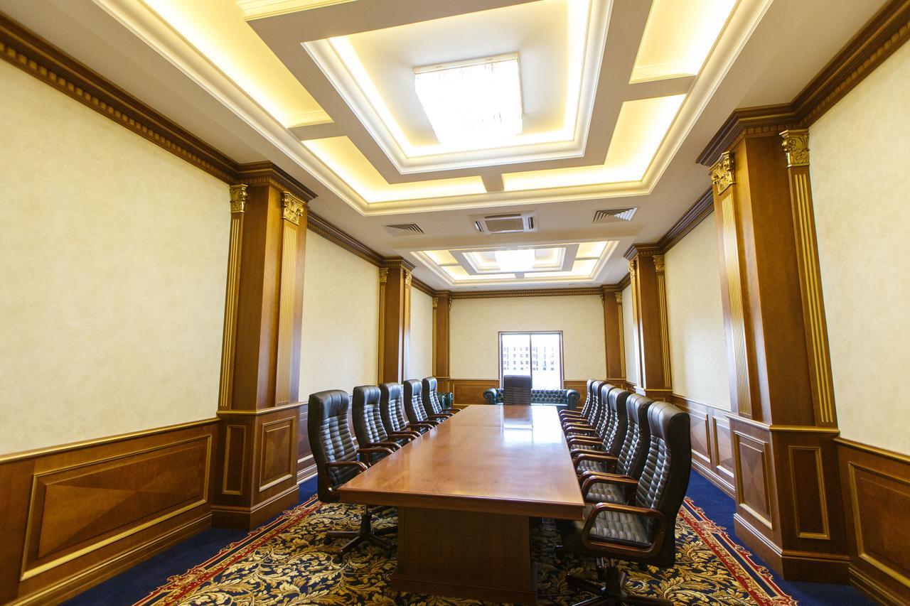 Sultan Palace Hotel أتيراو المظهر الخارجي الصورة The meeting room of the National Assembly