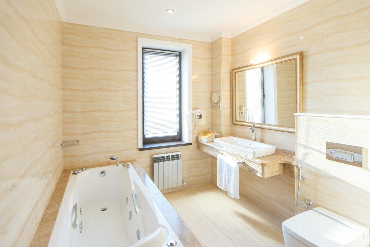 Sultan Palace Hotel أتيراو المظهر الخارجي الصورة Bathroom