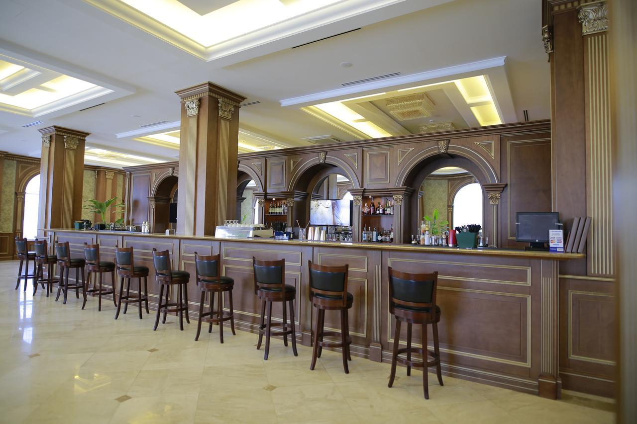 Sultan Palace Hotel أتيراو المظهر الخارجي الصورة The bar at the hotel