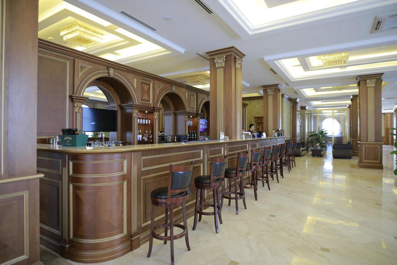 Sultan Palace Hotel أتيراو المظهر الخارجي الصورة The bar at the hotel